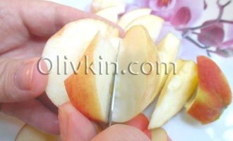 вирізати сердцевину з яблук та груш