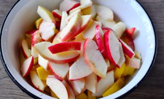 порізати яблука