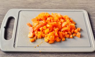 порізати моркву