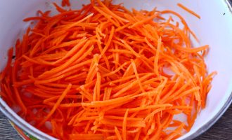 натерти моркву
