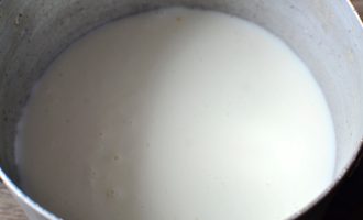 влити молоко