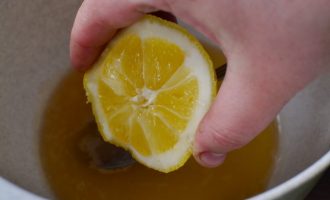 вичавити сік лимону
