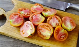 нарізати томати
