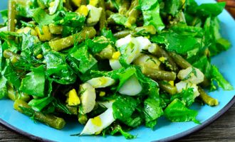 рецепт салату із часникових стрілок
