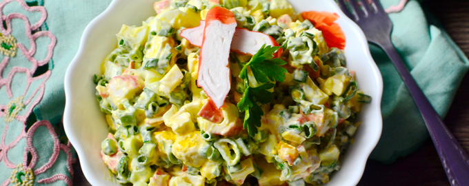 рецепт салату з зеленою цибулею та крабовими паличками