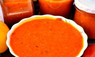 рецепт томатного соусу з базиліком на зиму